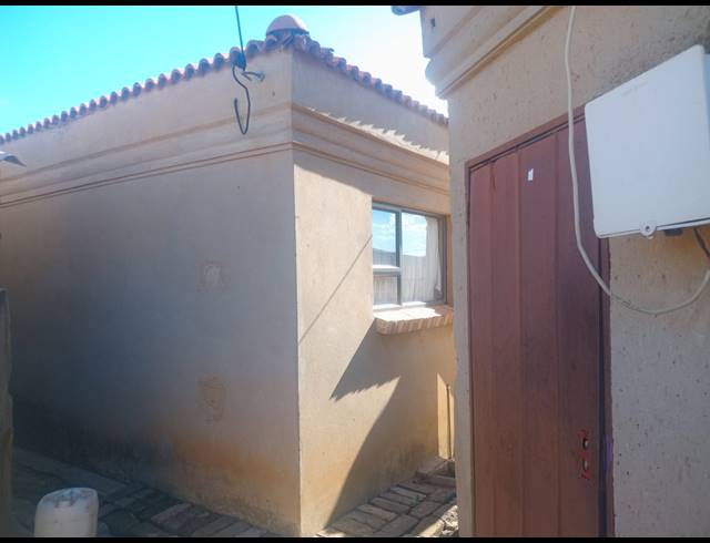 2 BEDROOM HOUSE FOR SALE IN EVATON WEST